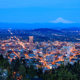 View of Portland, Oregon from Pittock Mansion at Night. (Image: 123rf.com / Josemaria Toscano)